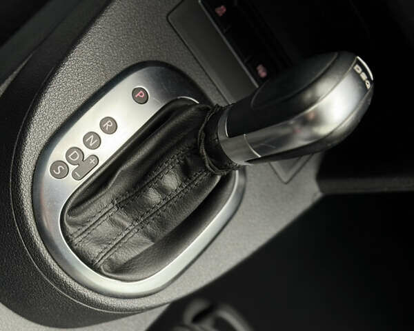 Черный Фольксваген Туран, объемом двигателя 1.4 л и пробегом 171 тыс. км за 10799 $, фото 27 на Automoto.ua