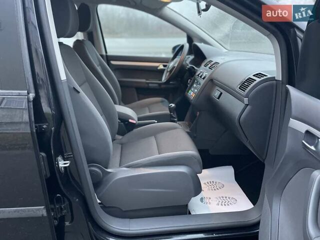 Чорний Фольксваген Туран, об'ємом двигуна 1.6 л та пробігом 231 тис. км за 11800 $, фото 49 на Automoto.ua