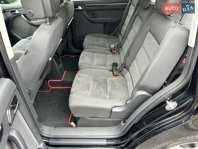 Черный Фольксваген Туран, объемом двигателя 2 л и пробегом 240 тыс. км за 11900 $, фото 13 на Automoto.ua