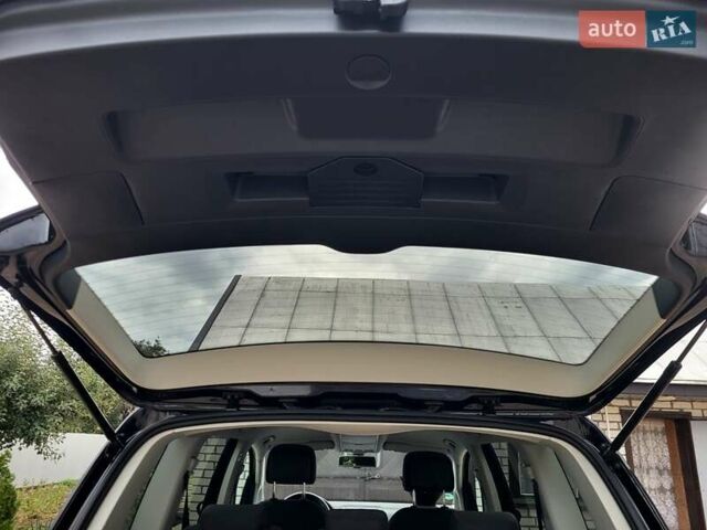 Черный Фольксваген Туран, объемом двигателя 1.6 л и пробегом 204 тыс. км за 11950 $, фото 86 на Automoto.ua