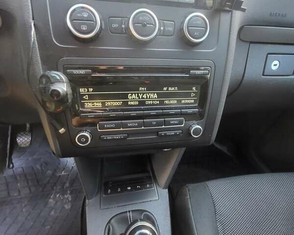 Чорний Фольксваген Туран, об'ємом двигуна 1.6 л та пробігом 195 тис. км за 10300 $, фото 3 на Automoto.ua