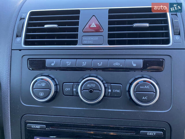 Черный Фольксваген Туран, объемом двигателя 1.97 л и пробегом 263 тыс. км за 10999 $, фото 19 на Automoto.ua