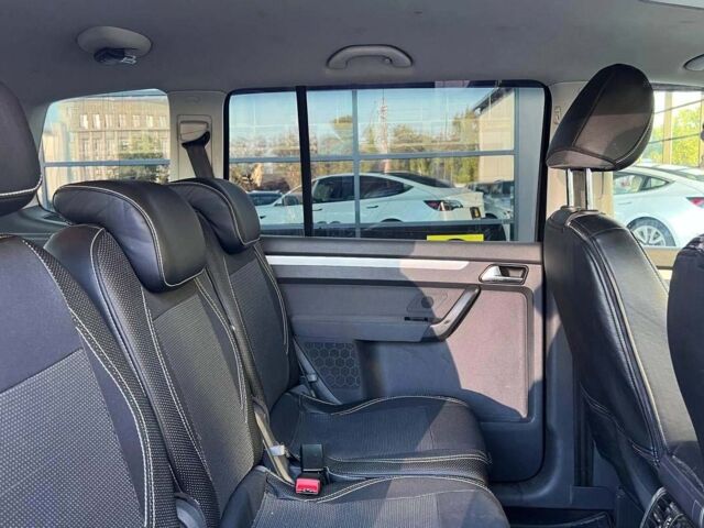 Черный Фольксваген Туран, объемом двигателя 1.6 л и пробегом 270 тыс. км за 11600 $, фото 23 на Automoto.ua