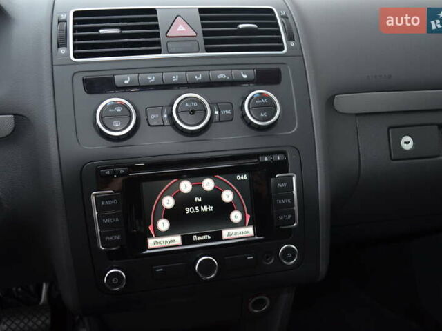 Черный Фольксваген Туран, объемом двигателя 2 л и пробегом 230 тыс. км за 14200 $, фото 32 на Automoto.ua