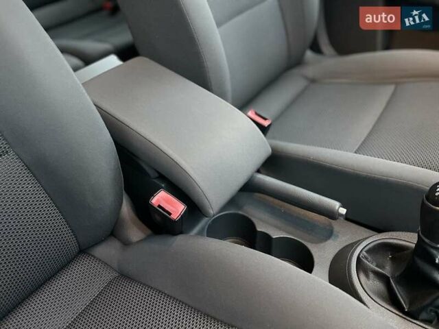 Чорний Фольксваген Туран, об'ємом двигуна 1.6 л та пробігом 231 тис. км за 11800 $, фото 53 на Automoto.ua