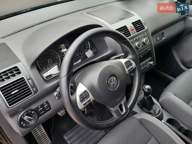 Черный Фольксваген Туран, объемом двигателя 1.6 л и пробегом 204 тыс. км за 11950 $, фото 50 на Automoto.ua