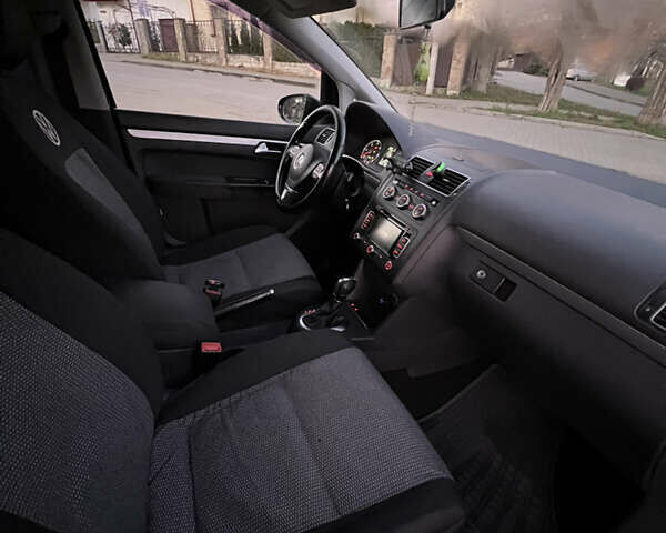 Черный Фольксваген Туран, объемом двигателя 1.6 л и пробегом 325 тыс. км за 12300 $, фото 6 на Automoto.ua