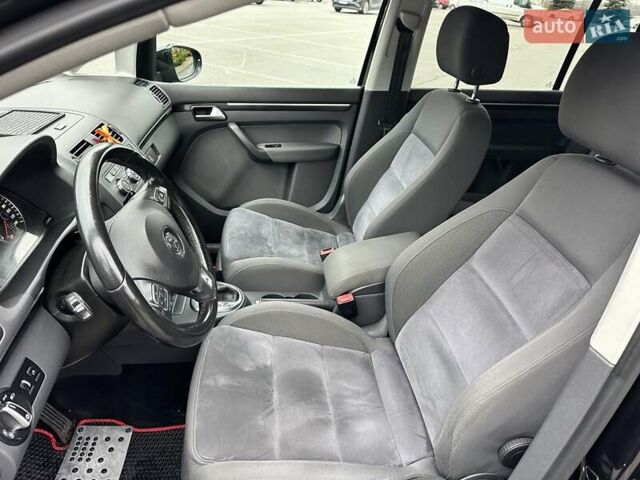 Черный Фольксваген Туран, объемом двигателя 2 л и пробегом 240 тыс. км за 11900 $, фото 9 на Automoto.ua