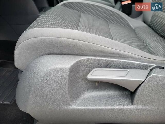 Черный Фольксваген Туран, объемом двигателя 1.6 л и пробегом 204 тыс. км за 11950 $, фото 52 на Automoto.ua