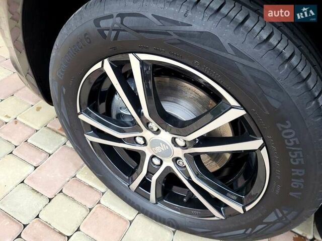 Черный Фольксваген Туран, объемом двигателя 1.6 л и пробегом 204 тыс. км за 11950 $, фото 45 на Automoto.ua