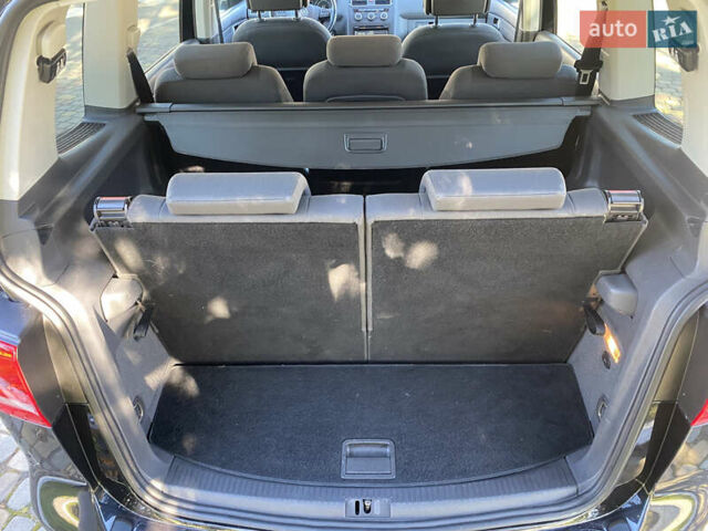 Черный Фольксваген Туран, объемом двигателя 1.97 л и пробегом 263 тыс. км за 10999 $, фото 29 на Automoto.ua