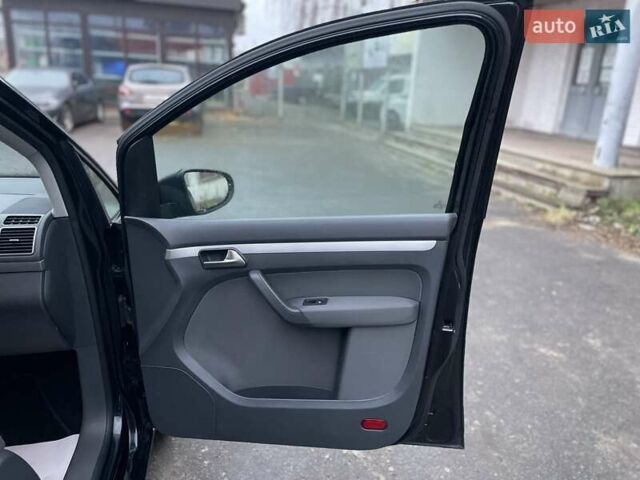 Чорний Фольксваген Туран, об'ємом двигуна 1.6 л та пробігом 231 тис. км за 11800 $, фото 46 на Automoto.ua