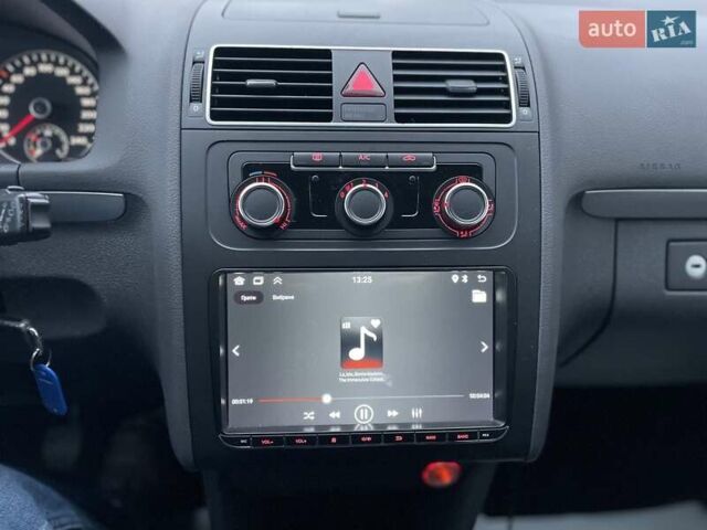 Чорний Фольксваген Туран, об'ємом двигуна 1.6 л та пробігом 231 тис. км за 11800 $, фото 16 на Automoto.ua