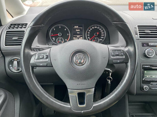 Чорний Фольксваген Туран, об'ємом двигуна 1.97 л та пробігом 265 тис. км за 10900 $, фото 44 на Automoto.ua