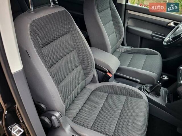 Черный Фольксваген Туран, объемом двигателя 1.6 л и пробегом 204 тыс. км за 11950 $, фото 71 на Automoto.ua