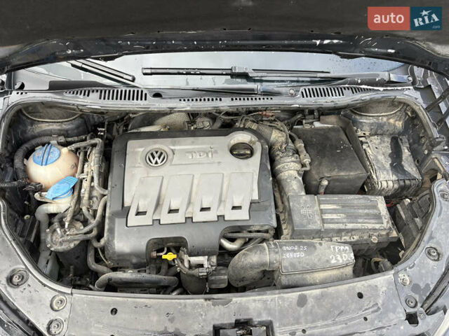 Черный Фольксваген Туран, объемом двигателя 2 л и пробегом 265 тыс. км за 11400 $, фото 11 на Automoto.ua