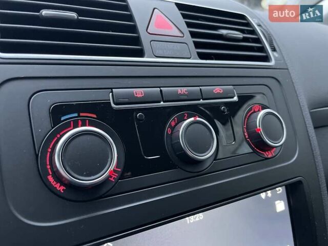 Чорний Фольксваген Туран, об'ємом двигуна 1.6 л та пробігом 231 тис. км за 11800 $, фото 18 на Automoto.ua