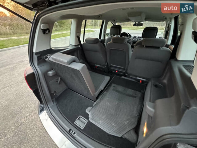 Черный Фольксваген Туран, объемом двигателя 1.6 л и пробегом 225 тыс. км за 8850 $, фото 11 на Automoto.ua