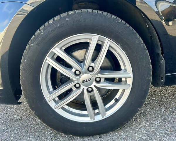 Черный Фольксваген Туран, объемом двигателя 1.6 л и пробегом 223 тыс. км за 11700 $, фото 12 на Automoto.ua