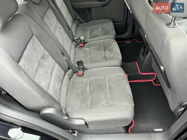 Черный Фольксваген Туран, объемом двигателя 2 л и пробегом 240 тыс. км за 11900 $, фото 16 на Automoto.ua