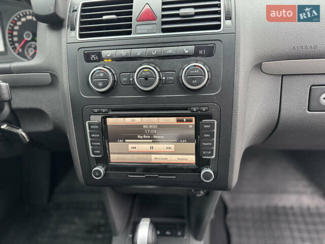 Чорний Фольксваген Туран, об'ємом двигуна 1.97 л та пробігом 243 тис. км за 12550 $, фото 29 на Automoto.ua