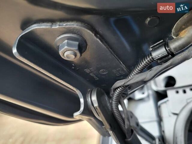 Черный Фольксваген Туран, объемом двигателя 1.6 л и пробегом 204 тыс. км за 11950 $, фото 97 на Automoto.ua