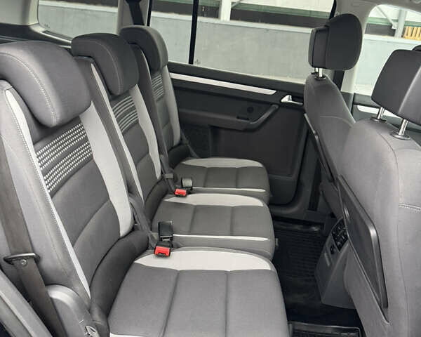 Чорний Фольксваген Туран, об'ємом двигуна 1.97 л та пробігом 243 тис. км за 12550 $, фото 25 на Automoto.ua