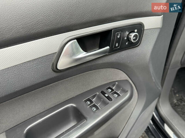 Чорний Фольксваген Туран, об'ємом двигуна 1.97 л та пробігом 243 тис. км за 12550 $, фото 19 на Automoto.ua