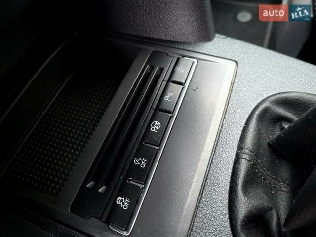 Черный Фольксваген Туран, объемом двигателя 1.6 л и пробегом 204 тыс. км за 11950 $, фото 60 на Automoto.ua