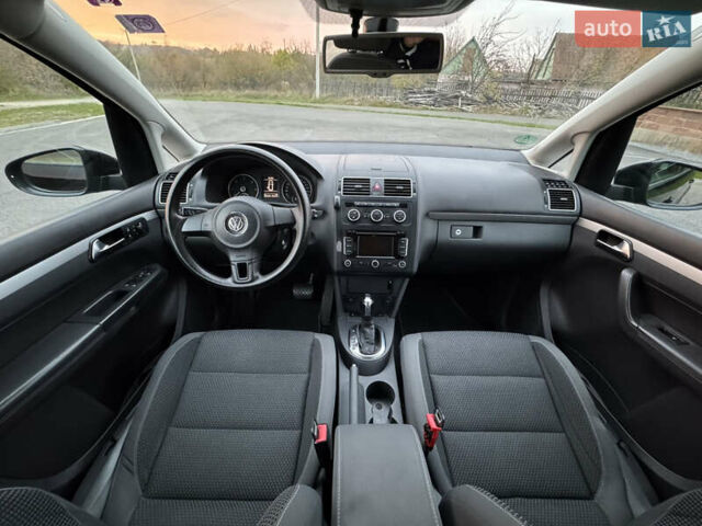 Черный Фольксваген Туран, объемом двигателя 1.6 л и пробегом 225 тыс. км за 8850 $, фото 4 на Automoto.ua