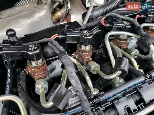 Черный Фольксваген Туран, объемом двигателя 1.6 л и пробегом 204 тыс. км за 11950 $, фото 94 на Automoto.ua