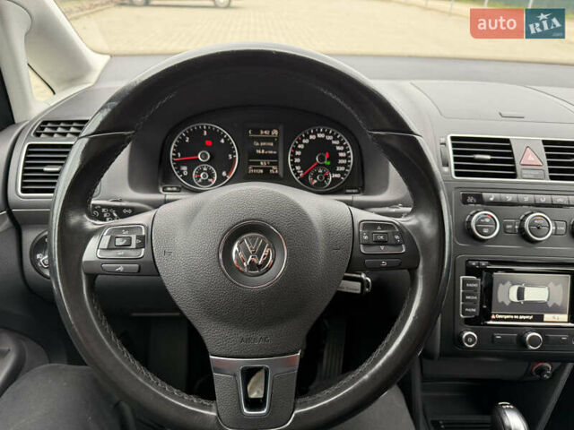 Черный Фольксваген Туран, объемом двигателя 1.6 л и пробегом 211 тыс. км за 11300 $, фото 56 на Automoto.ua