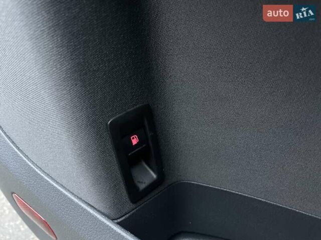 Чорний Фольксваген Туран, об'ємом двигуна 1.6 л та пробігом 231 тис. км за 11800 $, фото 27 на Automoto.ua