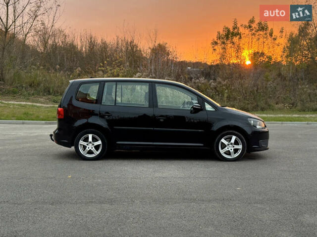 Черный Фольксваген Туран, объемом двигателя 1.6 л и пробегом 225 тыс. км за 8850 $, фото 1 на Automoto.ua