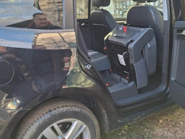 Чорний Фольксваген Туран, об'ємом двигуна 1.6 л та пробігом 222 тис. км за 12000 $, фото 9 на Automoto.ua