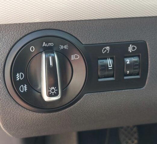 Черный Фольксваген Туран, объемом двигателя 0 л и пробегом 276 тыс. км за 10200 $, фото 7 на Automoto.ua