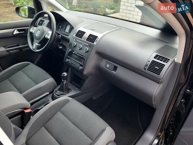 Черный Фольксваген Туран, объемом двигателя 1.6 л и пробегом 204 тыс. км за 11950 $, фото 68 на Automoto.ua