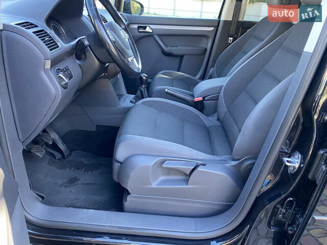 Черный Фольксваген Туран, объемом двигателя 1.97 л и пробегом 263 тыс. км за 10999 $, фото 20 на Automoto.ua