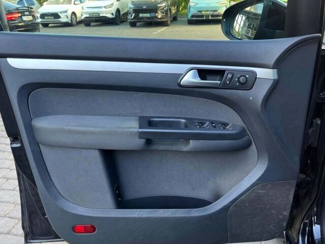 Черный Фольксваген Туран, объемом двигателя 1.6 л и пробегом 270 тыс. км за 11600 $, фото 6 на Automoto.ua