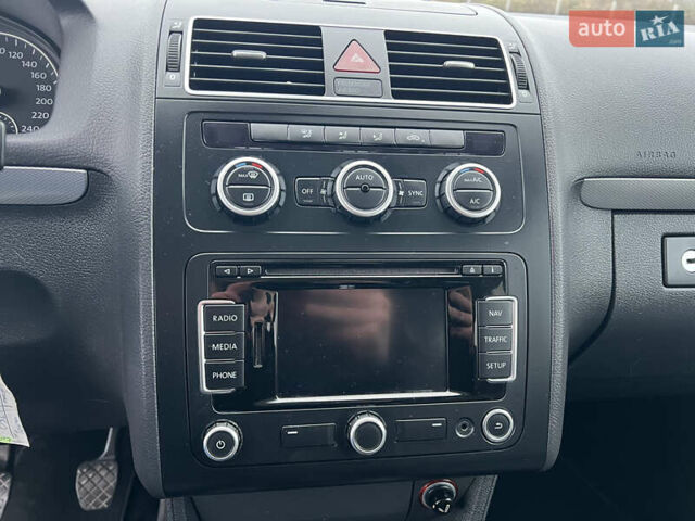 Чорний Фольксваген Туран, об'ємом двигуна 1.6 л та пробігом 201 тис. км за 12900 $, фото 25 на Automoto.ua