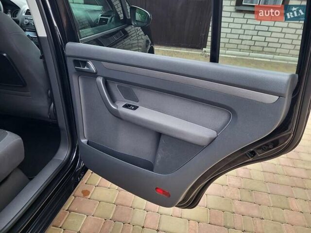 Черный Фольксваген Туран, объемом двигателя 1.6 л и пробегом 204 тыс. км за 11950 $, фото 75 на Automoto.ua