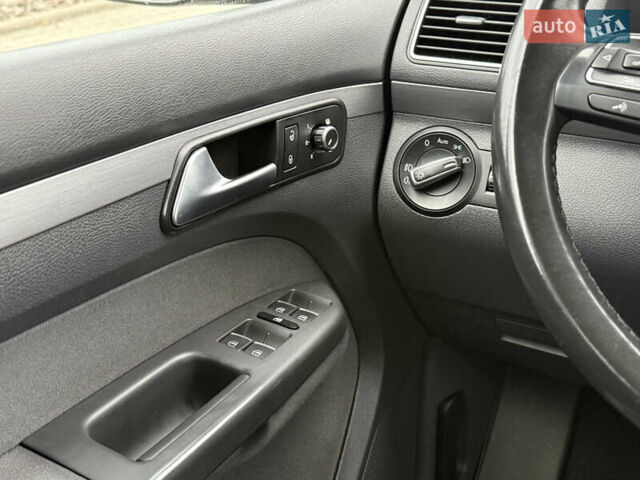 Черный Фольксваген Туран, объемом двигателя 1.6 л и пробегом 211 тыс. км за 11300 $, фото 54 на Automoto.ua