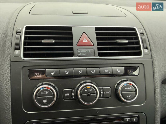 Черный Фольксваген Туран, объемом двигателя 1.6 л и пробегом 211 тыс. км за 11300 $, фото 60 на Automoto.ua