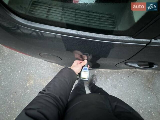 Чорний Фольксваген Туран, об'ємом двигуна 1.6 л та пробігом 231 тис. км за 11800 $, фото 92 на Automoto.ua