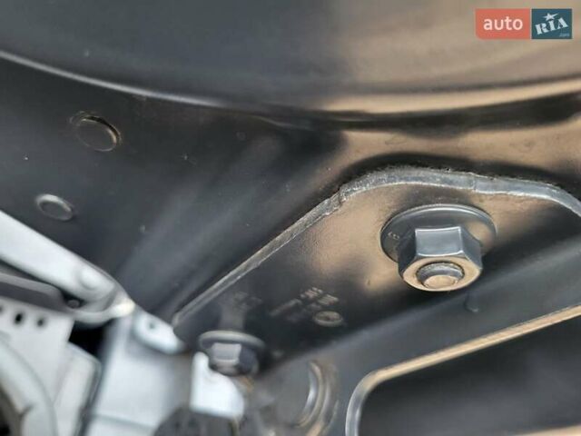 Черный Фольксваген Туран, объемом двигателя 1.6 л и пробегом 204 тыс. км за 11950 $, фото 99 на Automoto.ua