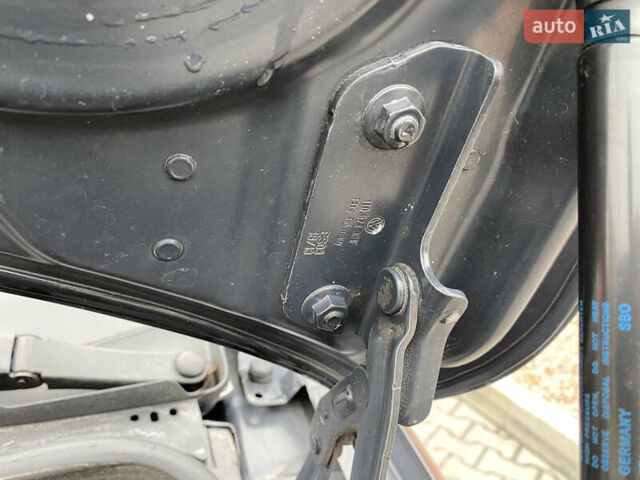 Чорний Фольксваген Туран, об'ємом двигуна 1.97 л та пробігом 265 тис. км за 10900 $, фото 47 на Automoto.ua