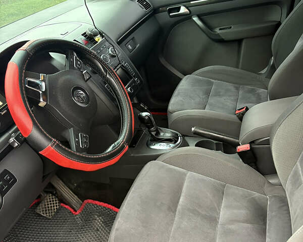 Черный Фольксваген Туран, объемом двигателя 2 л и пробегом 265 тыс. км за 11400 $, фото 5 на Automoto.ua