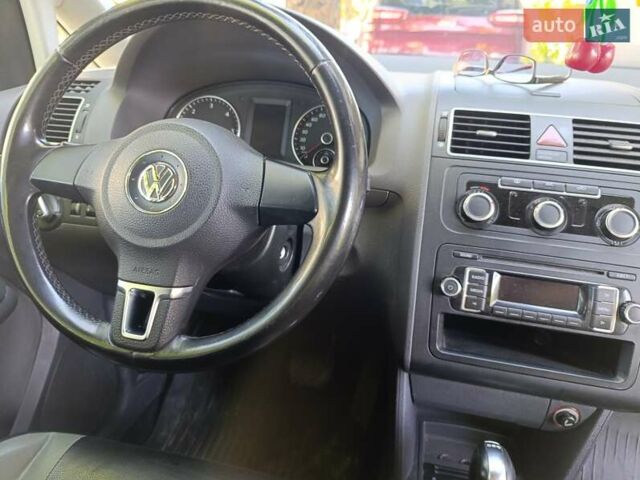 Черный Фольксваген Туран, объемом двигателя 1.6 л и пробегом 267 тыс. км за 11700 $, фото 2 на Automoto.ua