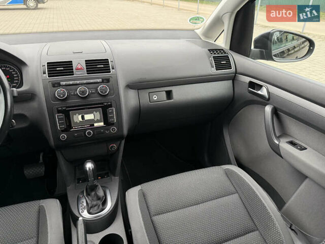 Черный Фольксваген Туран, объемом двигателя 1.6 л и пробегом 211 тыс. км за 11300 $, фото 44 на Automoto.ua