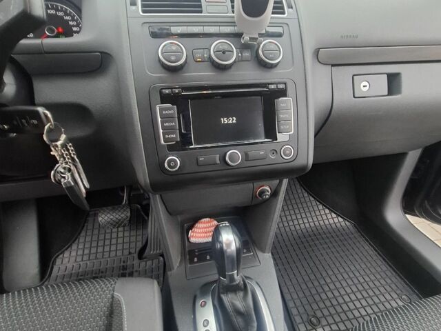 Черный Фольксваген Туран, объемом двигателя 2 л и пробегом 23 тыс. км за 14233 $, фото 6 на Automoto.ua